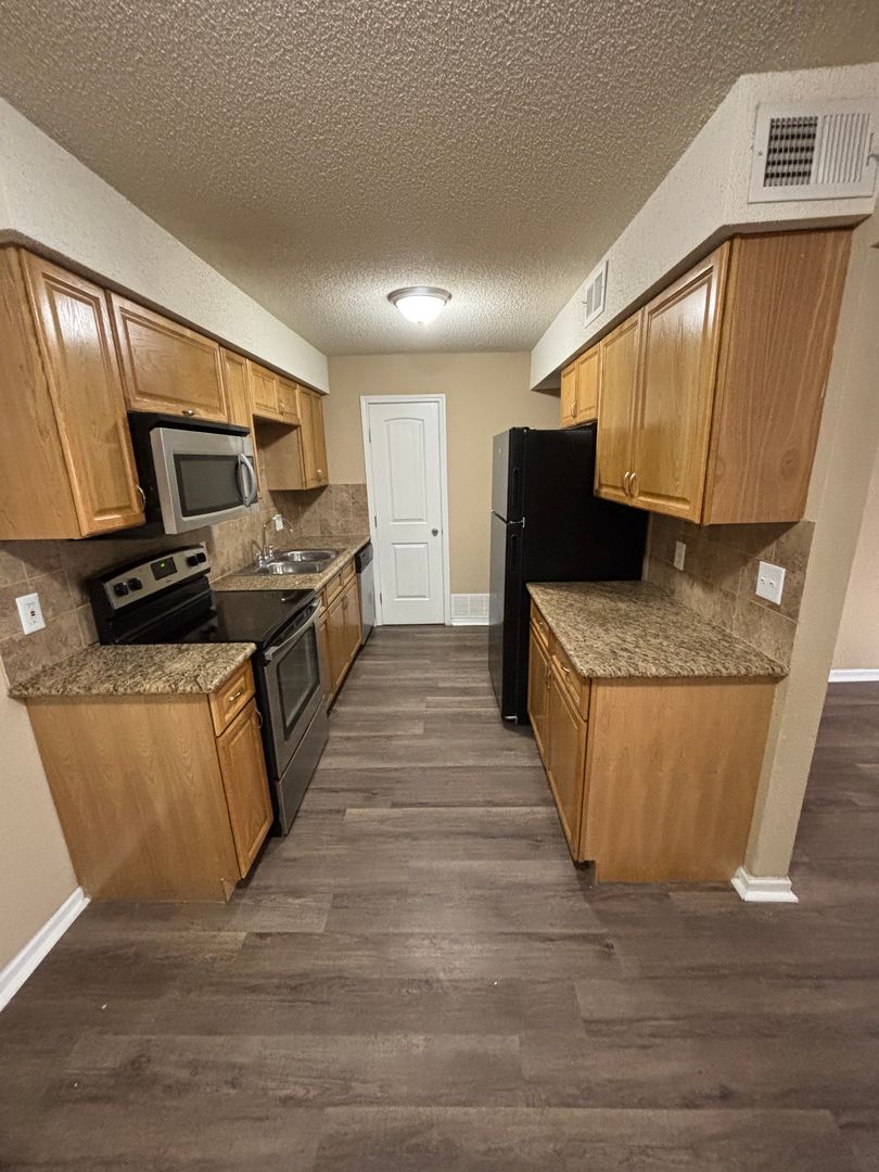 Independence House: 1033-4 S Brookside Ave