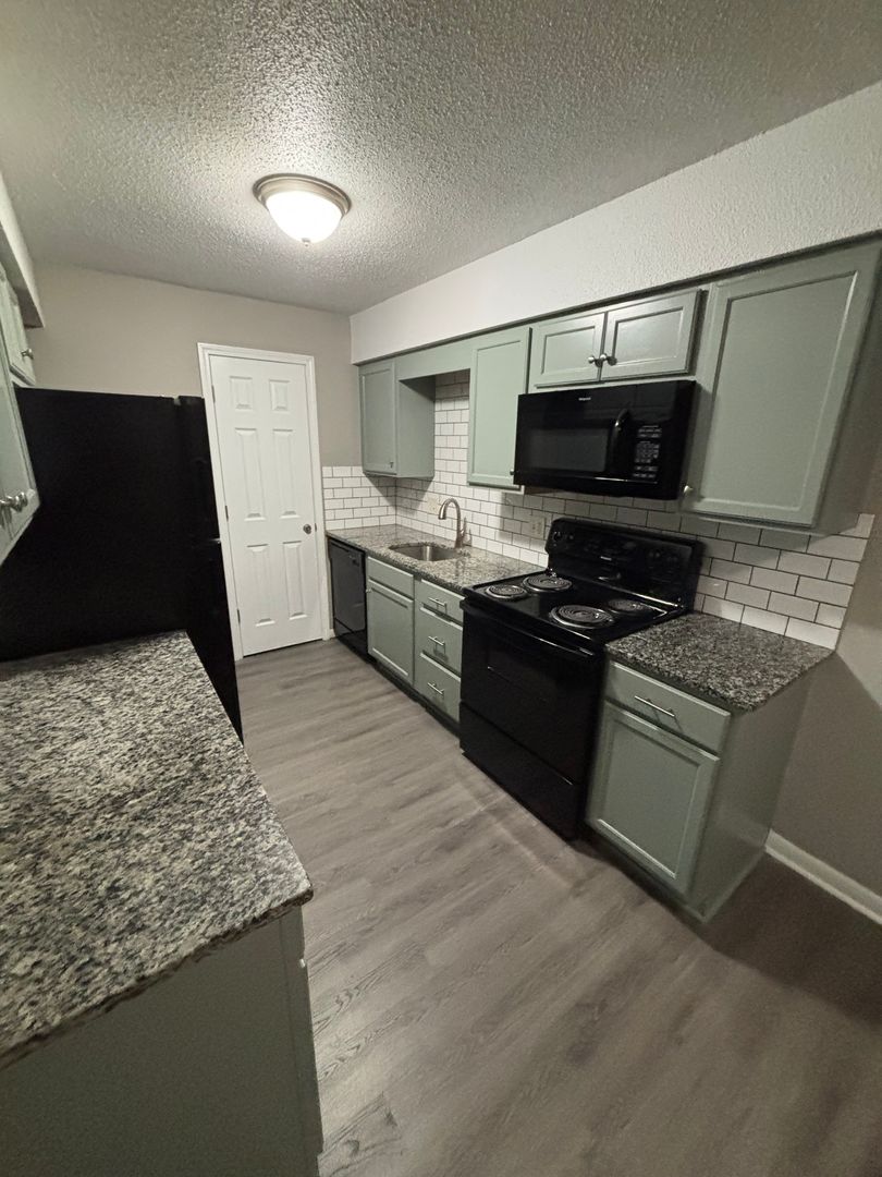 Independence House: 1031-7 S Brookside Ave