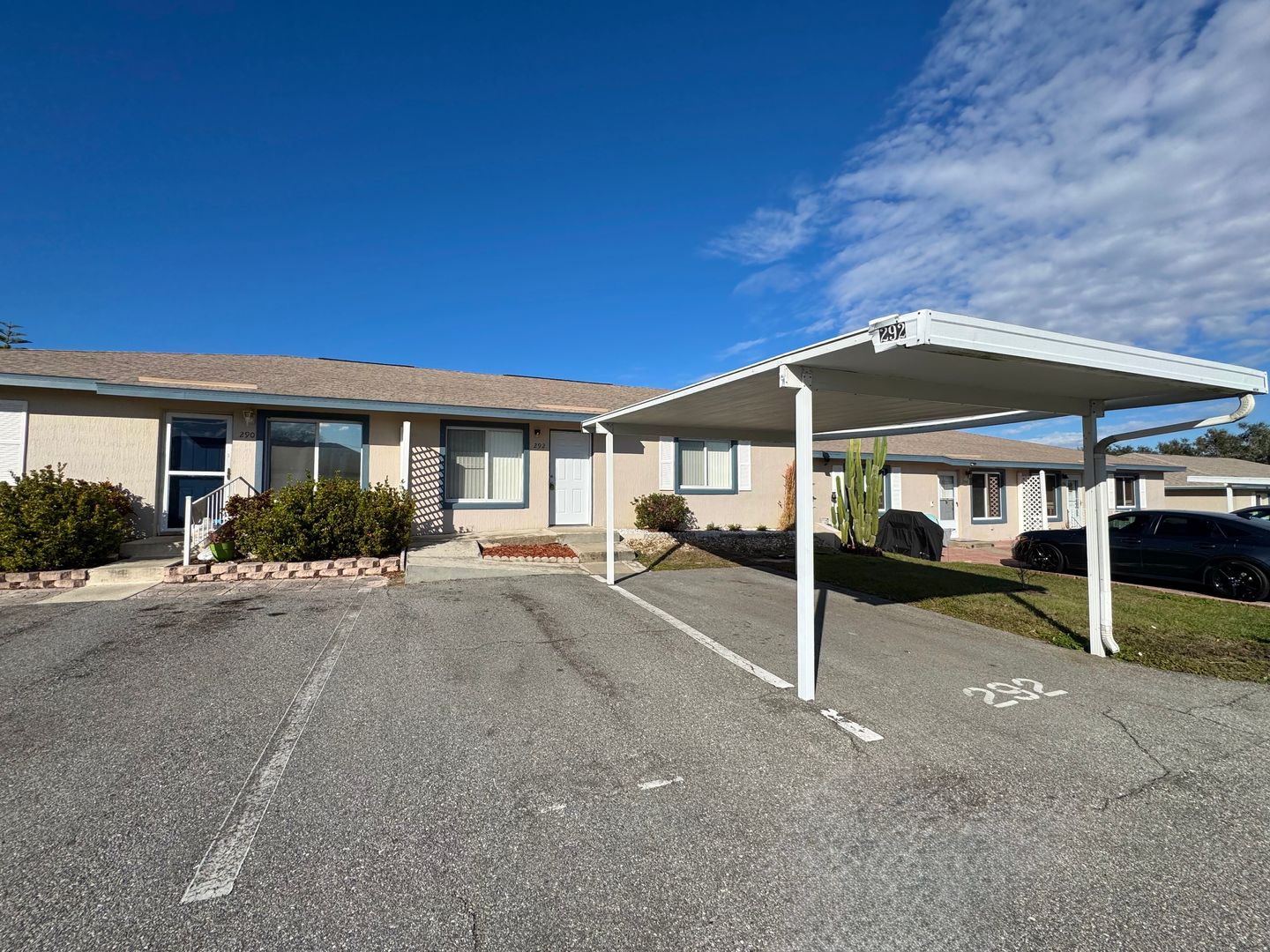 Winter Haven House: 292 Winter Ridge Blvd