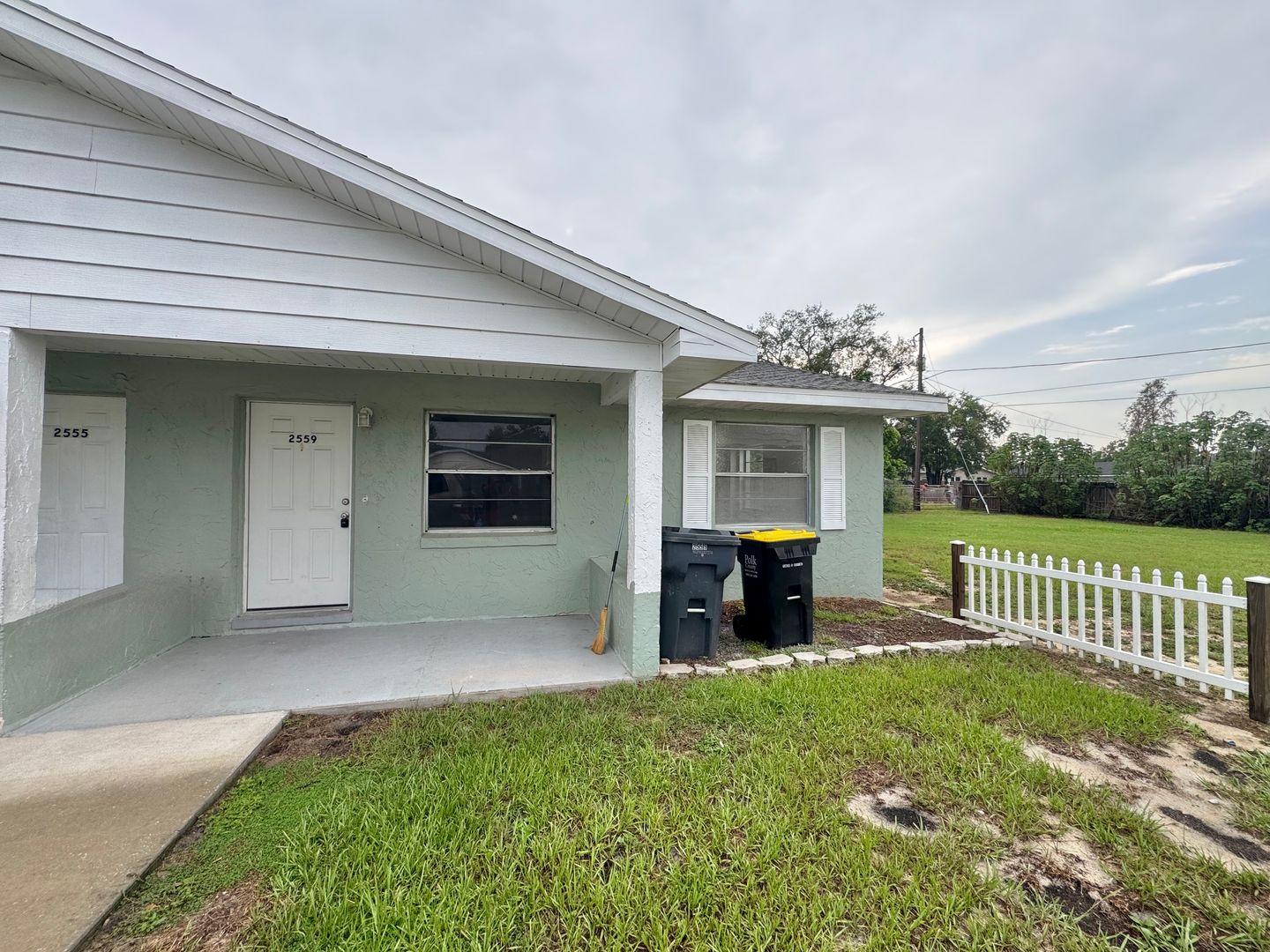 Lake Wales Apartment: 2555-2559 Elm Ave