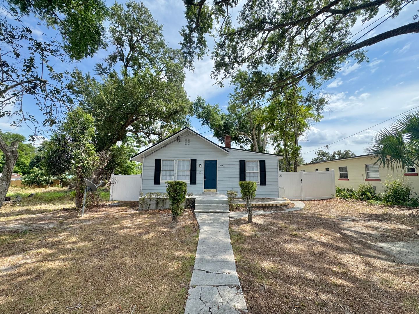 Winter Haven House: 248 Avenue L NE