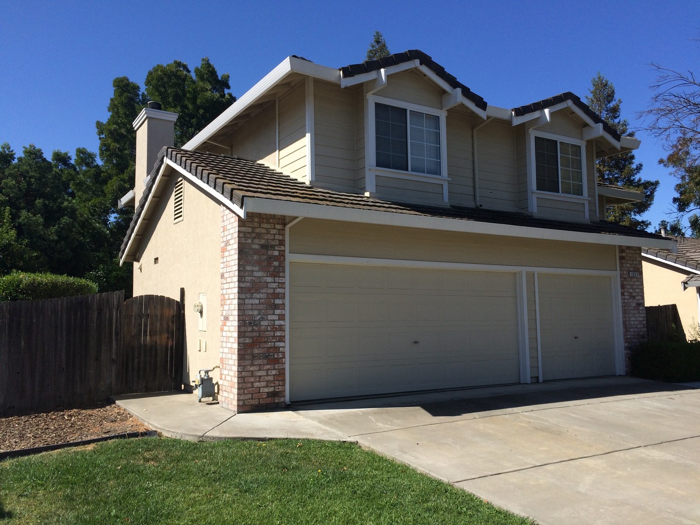 VACAVILLE House: 1211 NOTRE DAME
