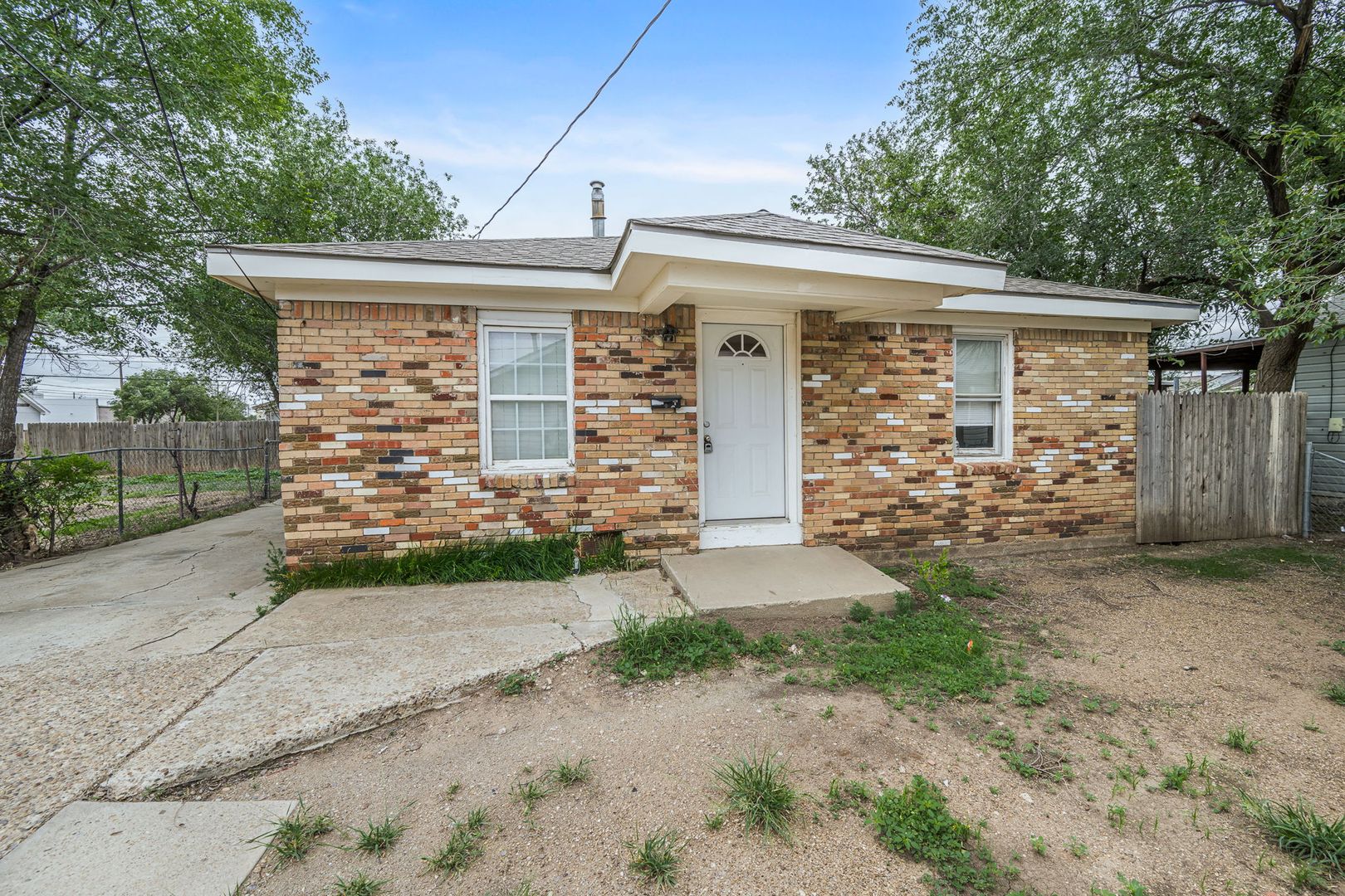 Amarillo Apartment: 819 N Apache St.