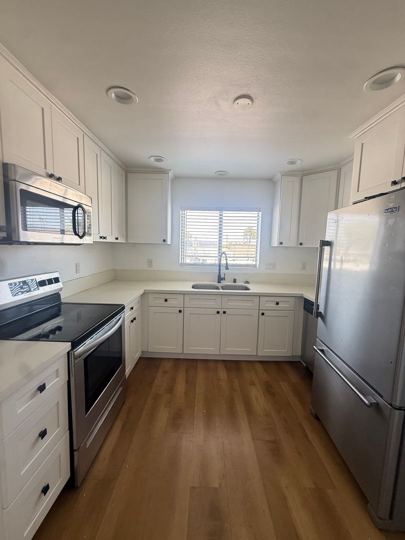 Long Beach Apartment: 1518 E. 3rd St