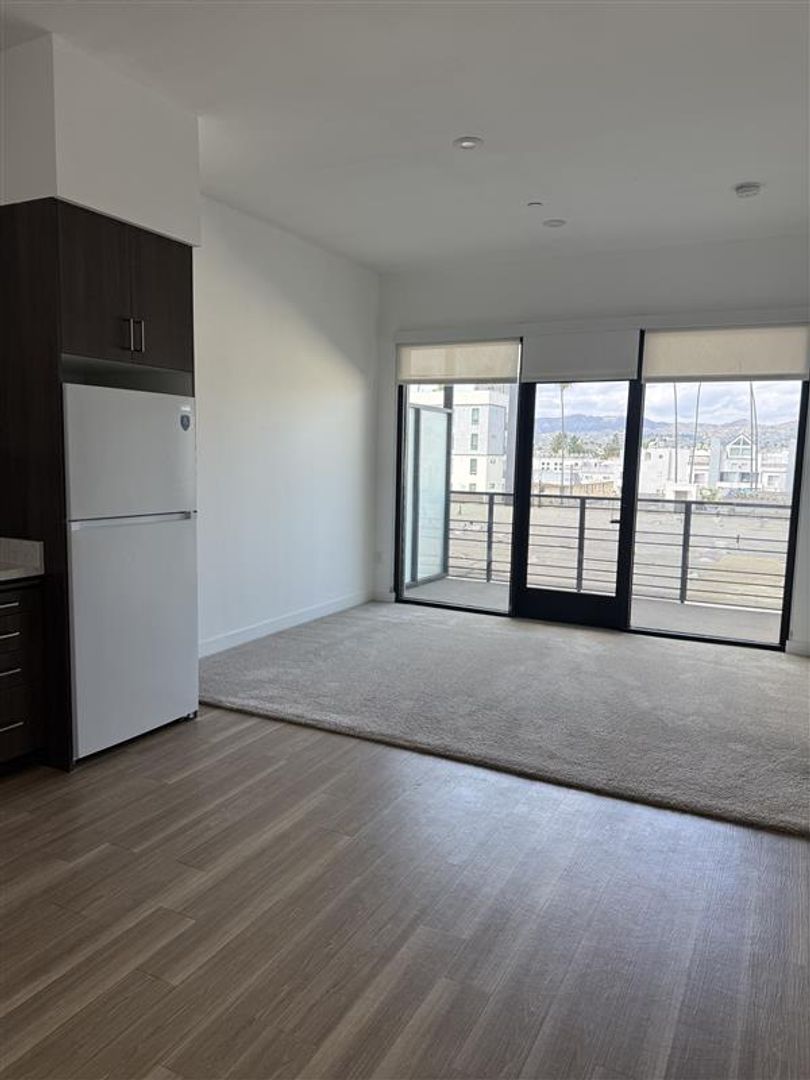 Los Angeles Apartment: 535 S Kingsley Dr.