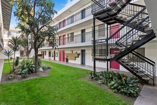 FREE RENT FOR 1 MONTH - applied to market rent – photo 1