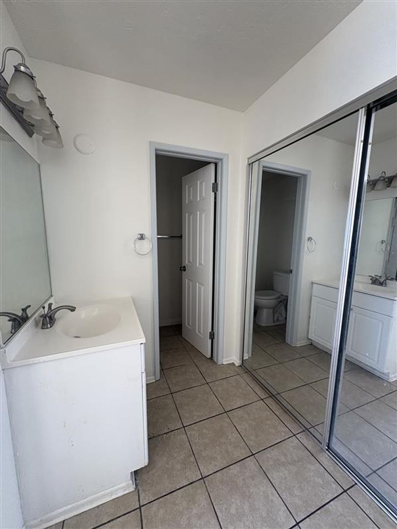 Long Beach Apartment: 5505 Ackerfield Ave