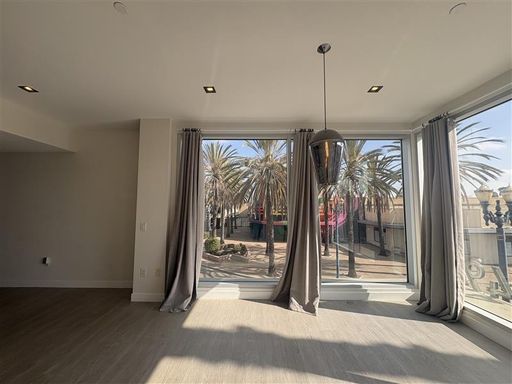 Stunning & Spacious 2-Bedroom, 2-Bathroom Residence | 495 Promenade Ave, Long Beach – photo 1