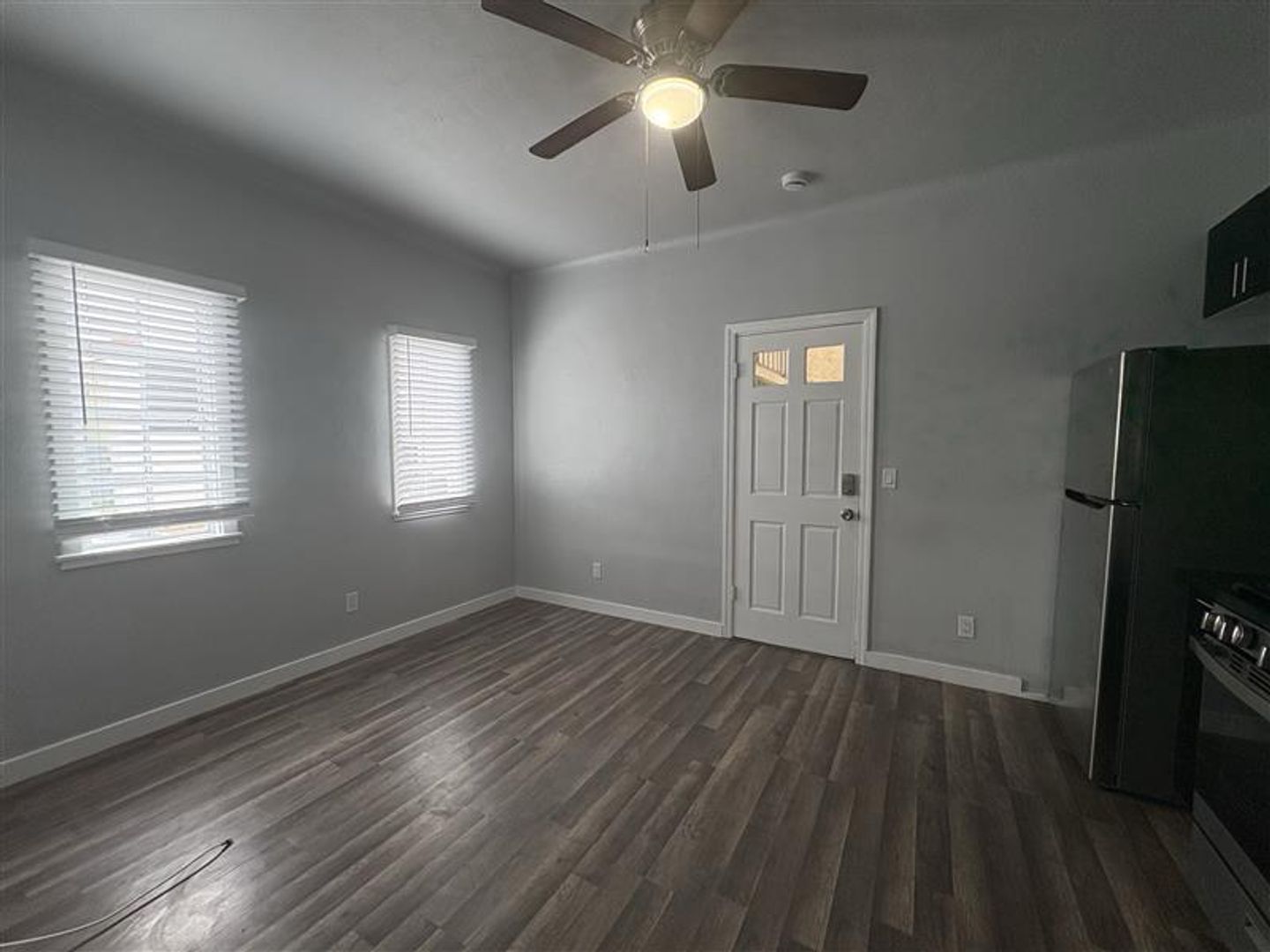 Long Beach Apartment: 1000 Redondo Ave