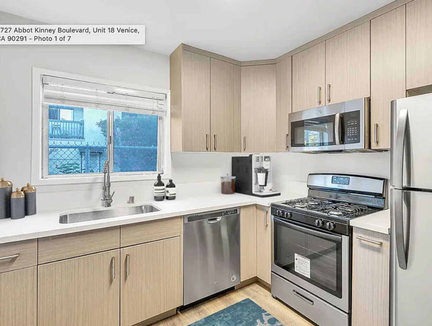 2727 Abbot Kinney Apts 