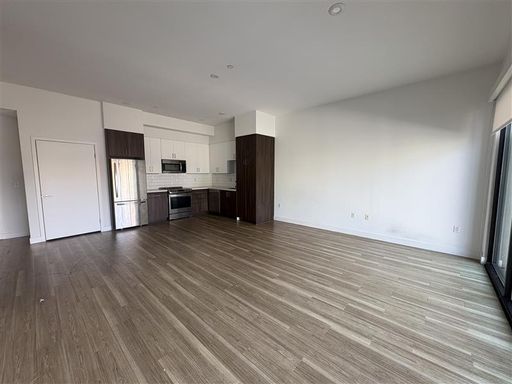 Pet-Friendly Luxury Living in Koreatown | Pool, Gym & Private Balconies – photo 1