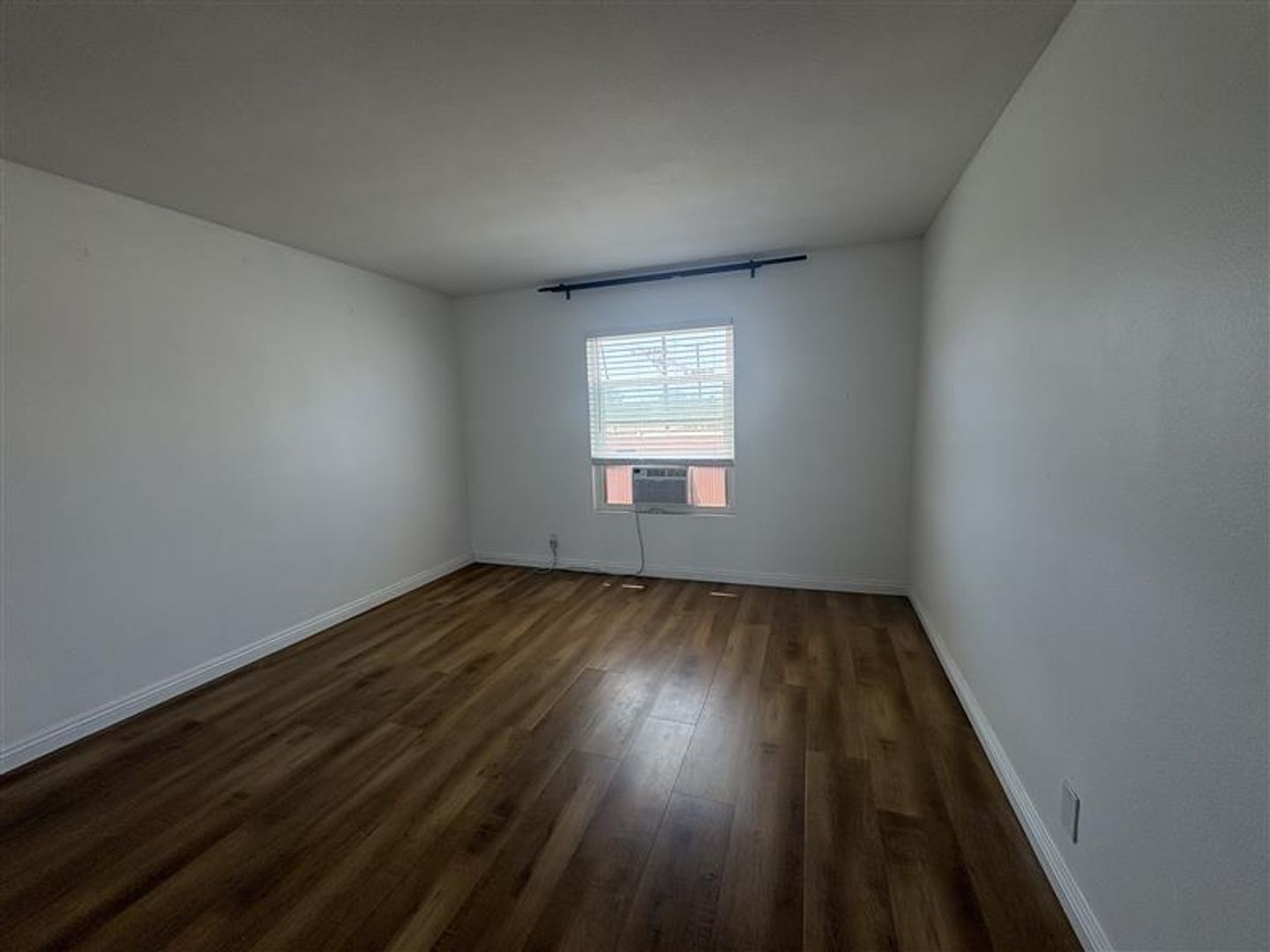 1518 E 3rd St 12 of 12