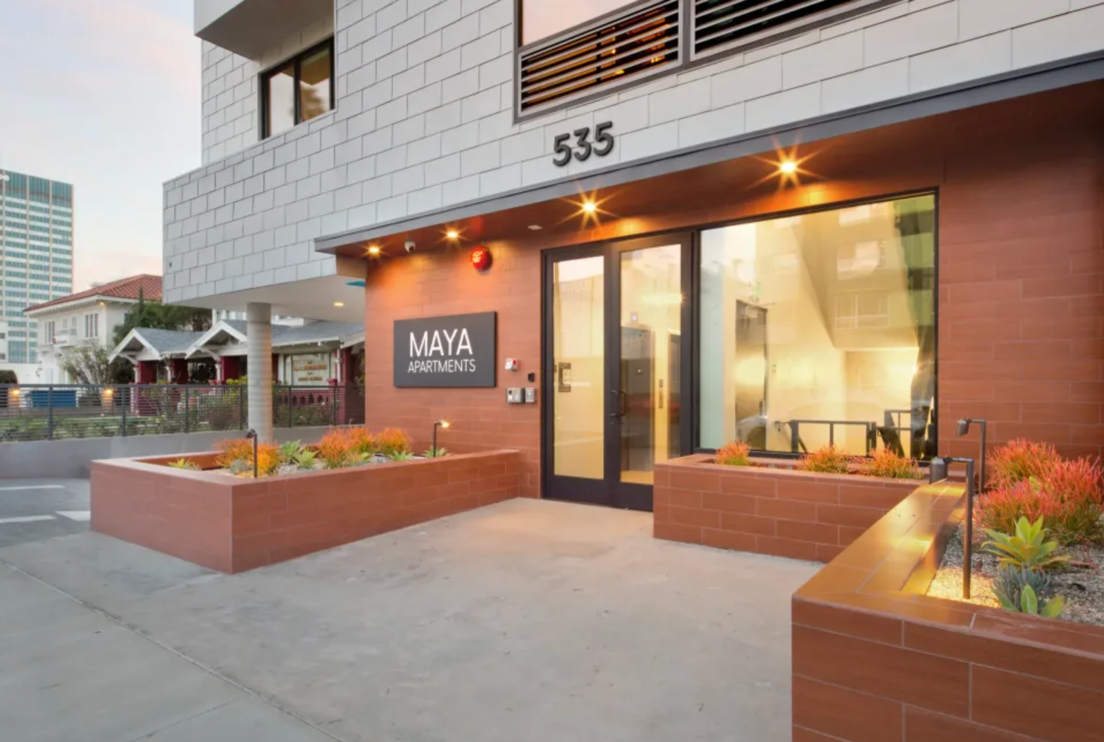 Los Angeles Apartment: 535 S Kingsley Dr.