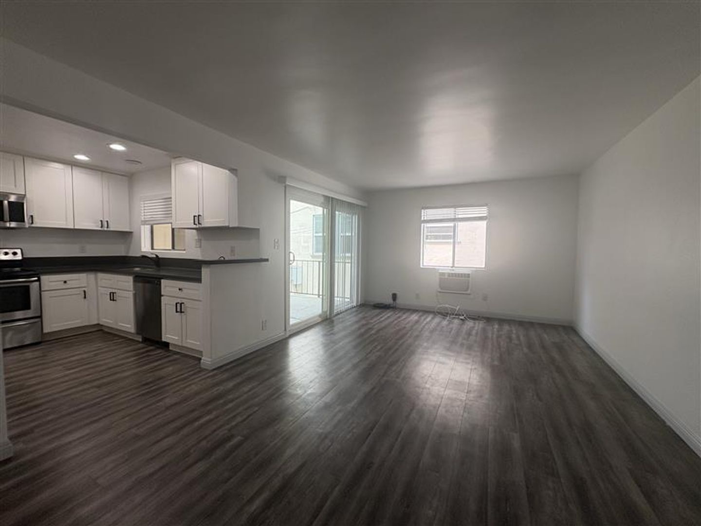 Long Beach Apartment: 1518 E. 3rd St