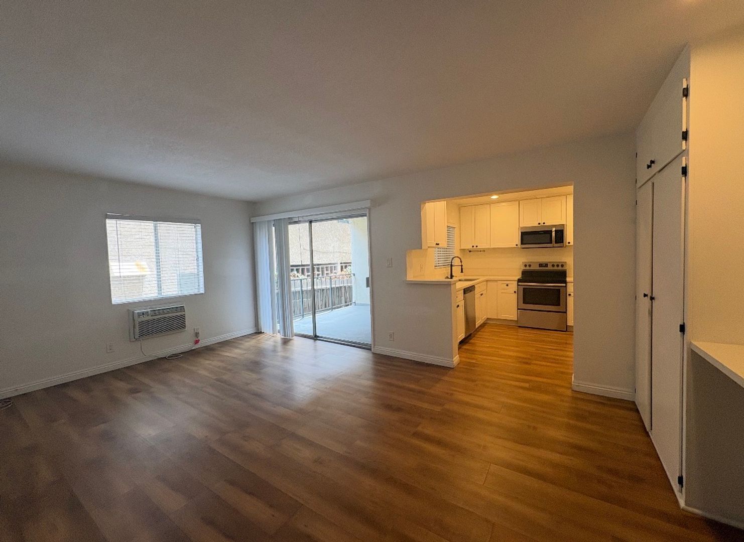 Long Beach Apartment: 1518 E. 3rd St