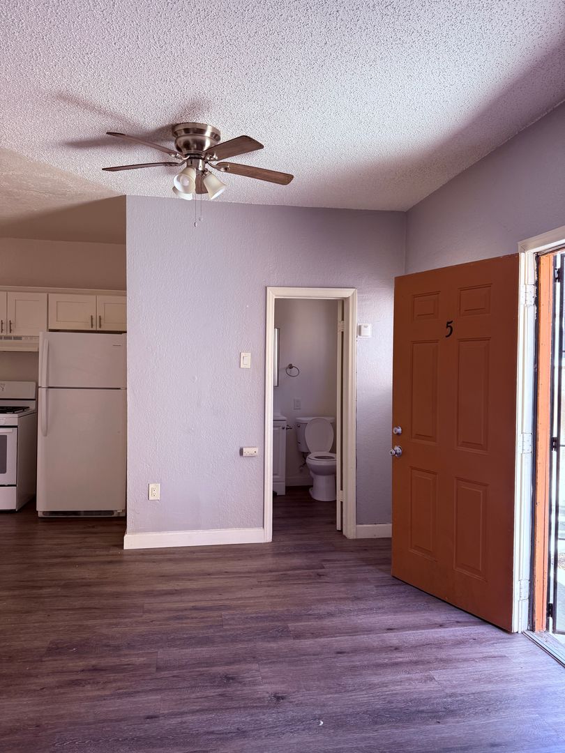 Long Beach Apartment: 1033 Hoffman Ave