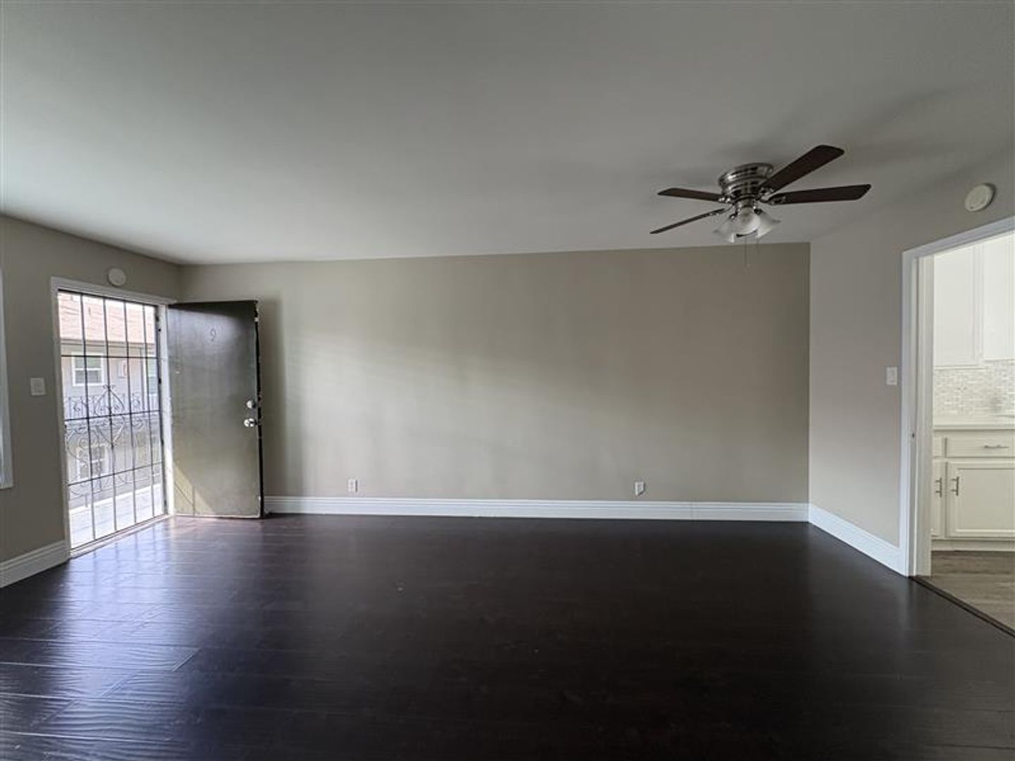 Long Beach Apartment: 201-209 E 12th St