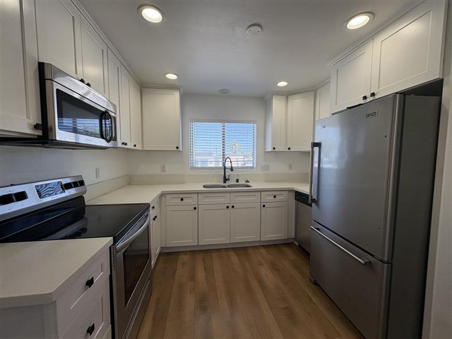Long Beach Apartment: 1518 E. 3rd St