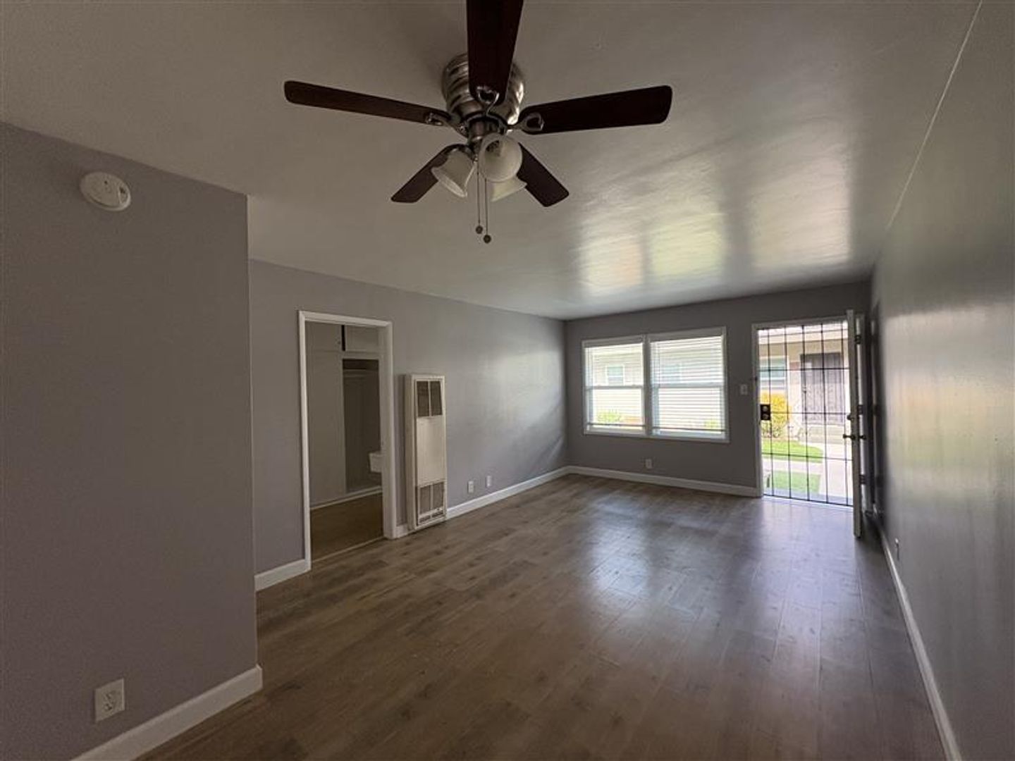 Long Beach Apartment: 201-209 E 12th St