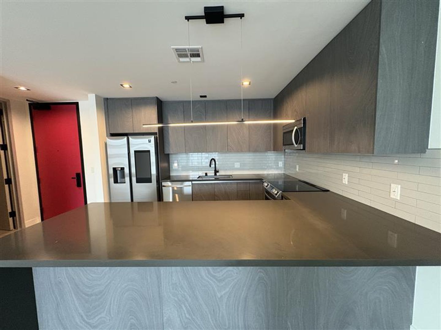 Long Beach Apartment: 495 Promenade Ave