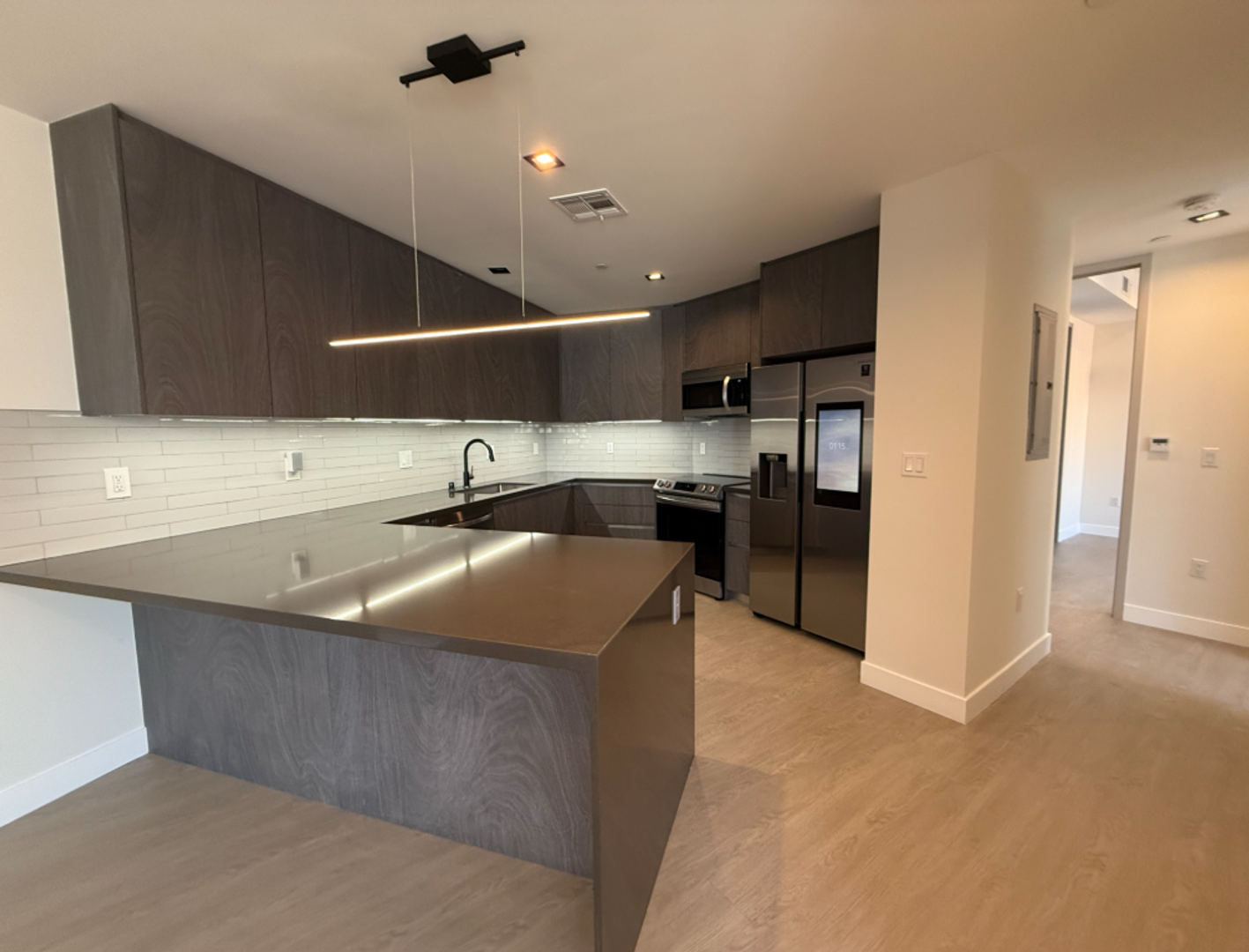 Long Beach Apartment: 495 Promenade Ave