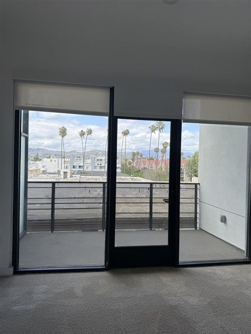 Los Angeles Apartment: 535 S Kingsley Dr.
