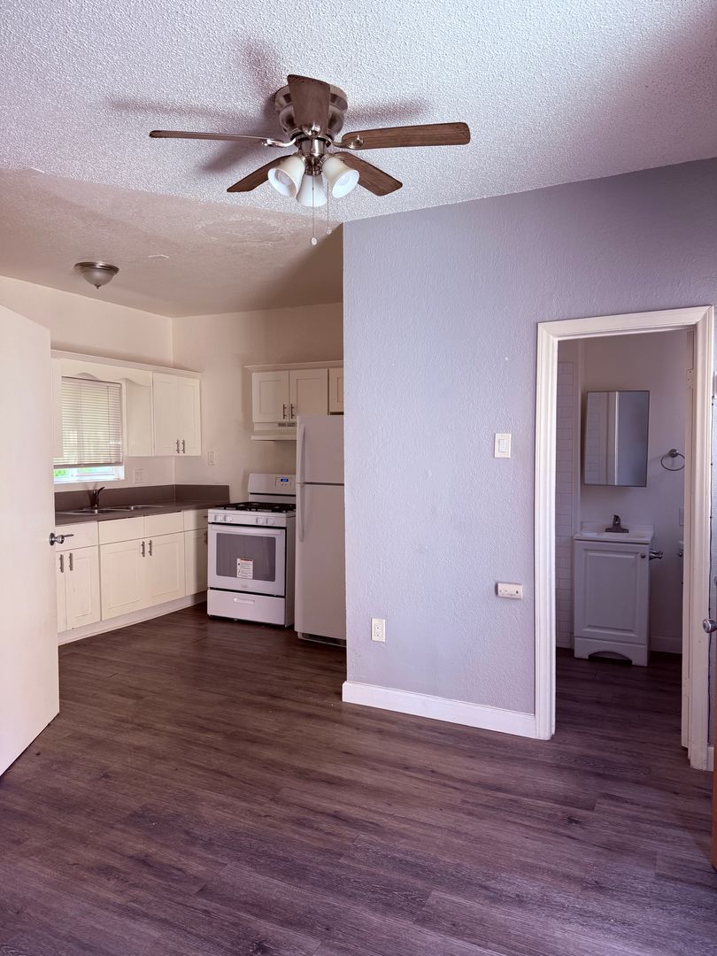 Long Beach Apartment: 1033 Hoffman Ave