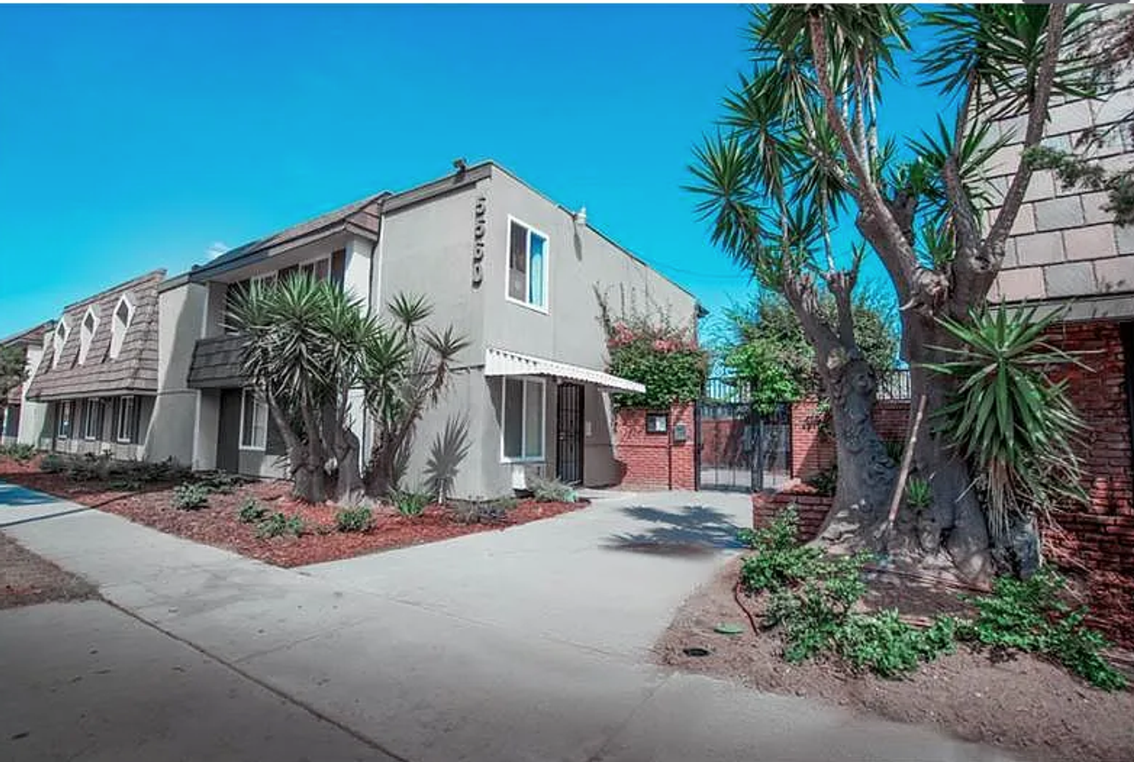 Long Beach Apartment: 5505 Ackerfield Ave