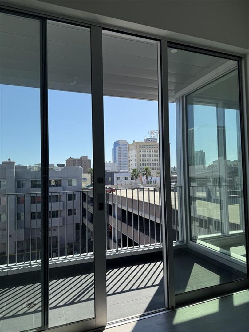 Long Beach Apartment: 495 Promenade Ave