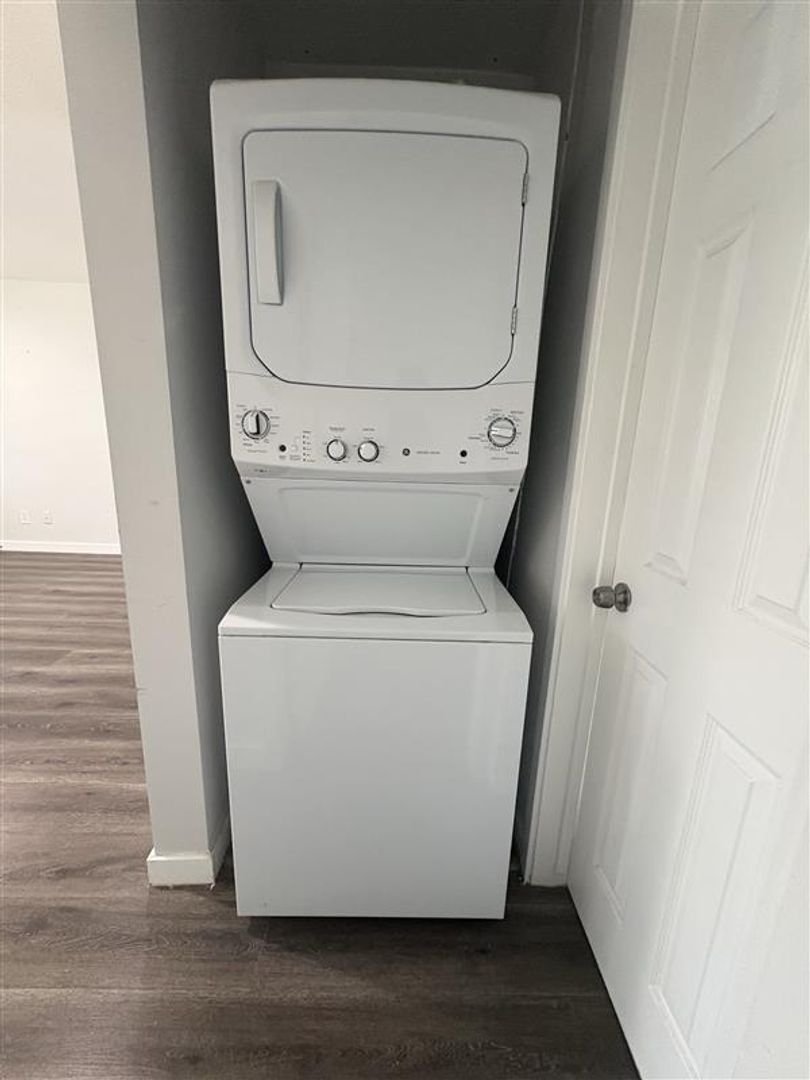 Laundry room at 2727-2741 Abbot Kinney Blvd