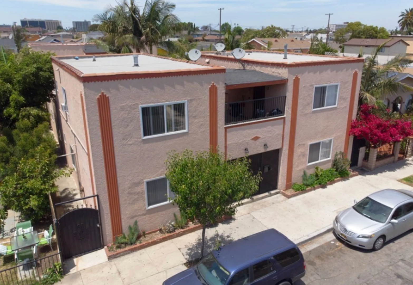 Long Beach Apartment: 1033 Hoffman Ave