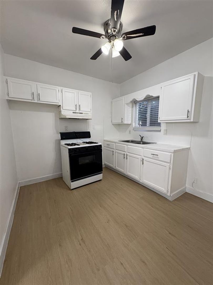 Long Beach Apartment: 1033 Hoffman Ave