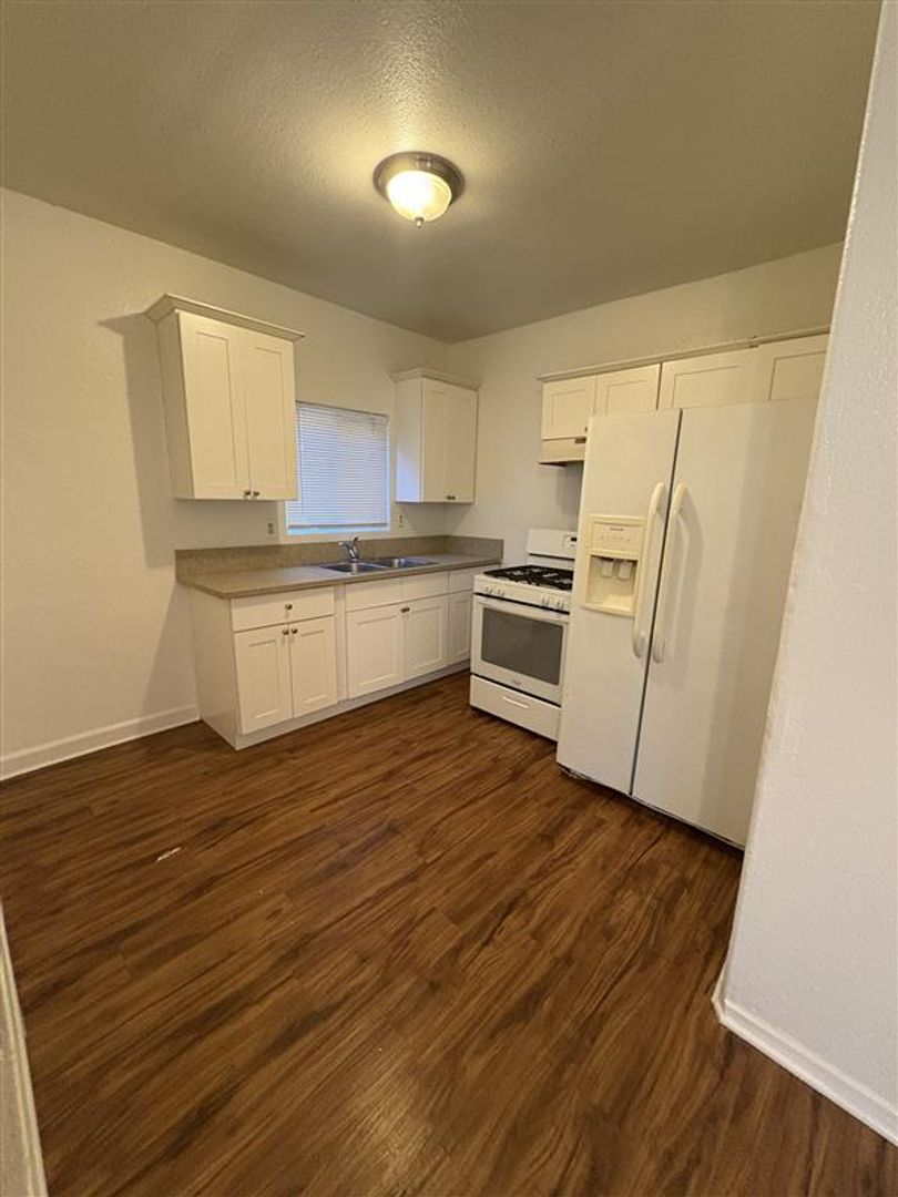 Long Beach Apartment: 1033 Hoffman Ave