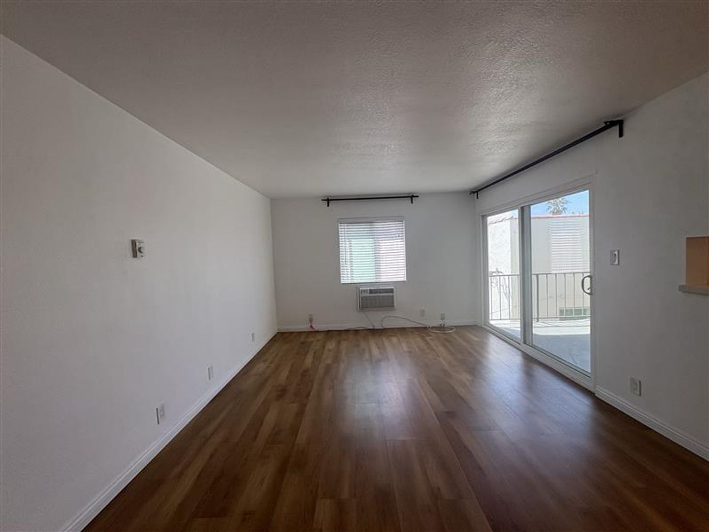 1518 E 3rd St 4 of 12