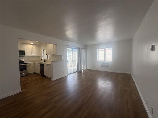 Modern 2BD/1BA with Parking, Private Patio & In-Unit Washer & Dryer – photo 1