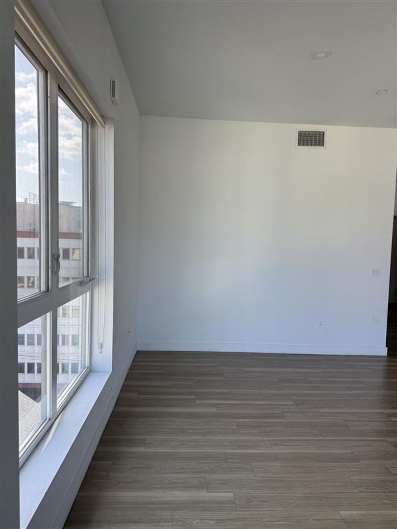 Los Angeles Apartment: 535 S Kingsley Dr.