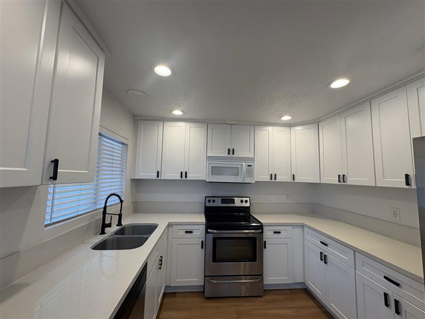 1518 E 3rd St 5 of 12