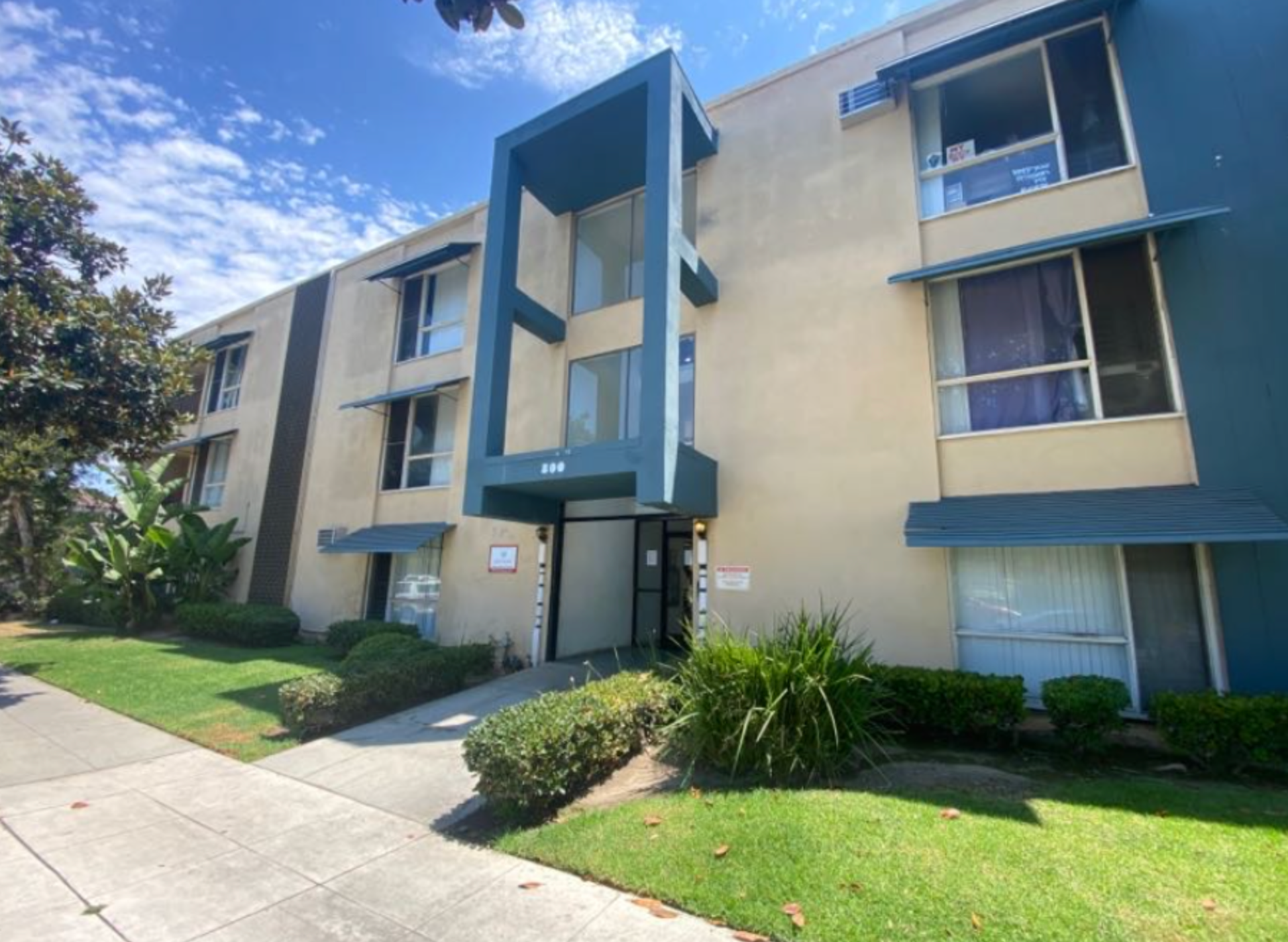 FREE RENT FOR 1 MONTH - applied to market rent 10 of 12