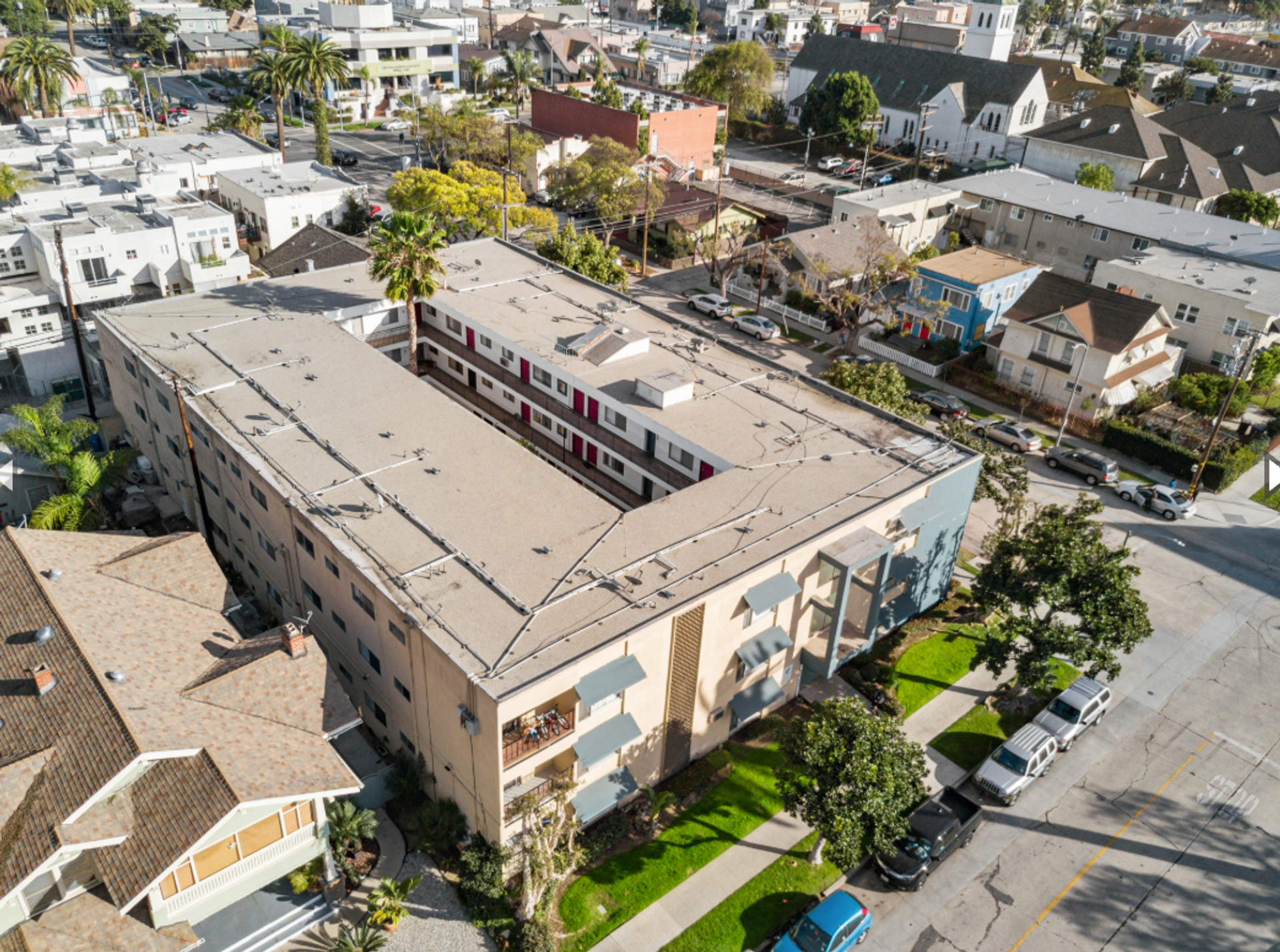 FREE RENT FOR 1 MONTH - applied to market rent 6 of 12