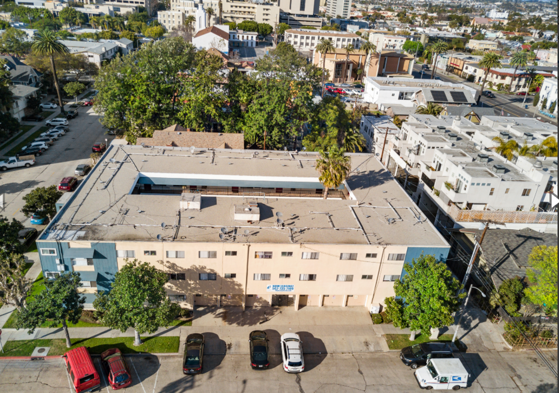FREE RENT FOR 1 MONTH - applied to market rent 8 of 12