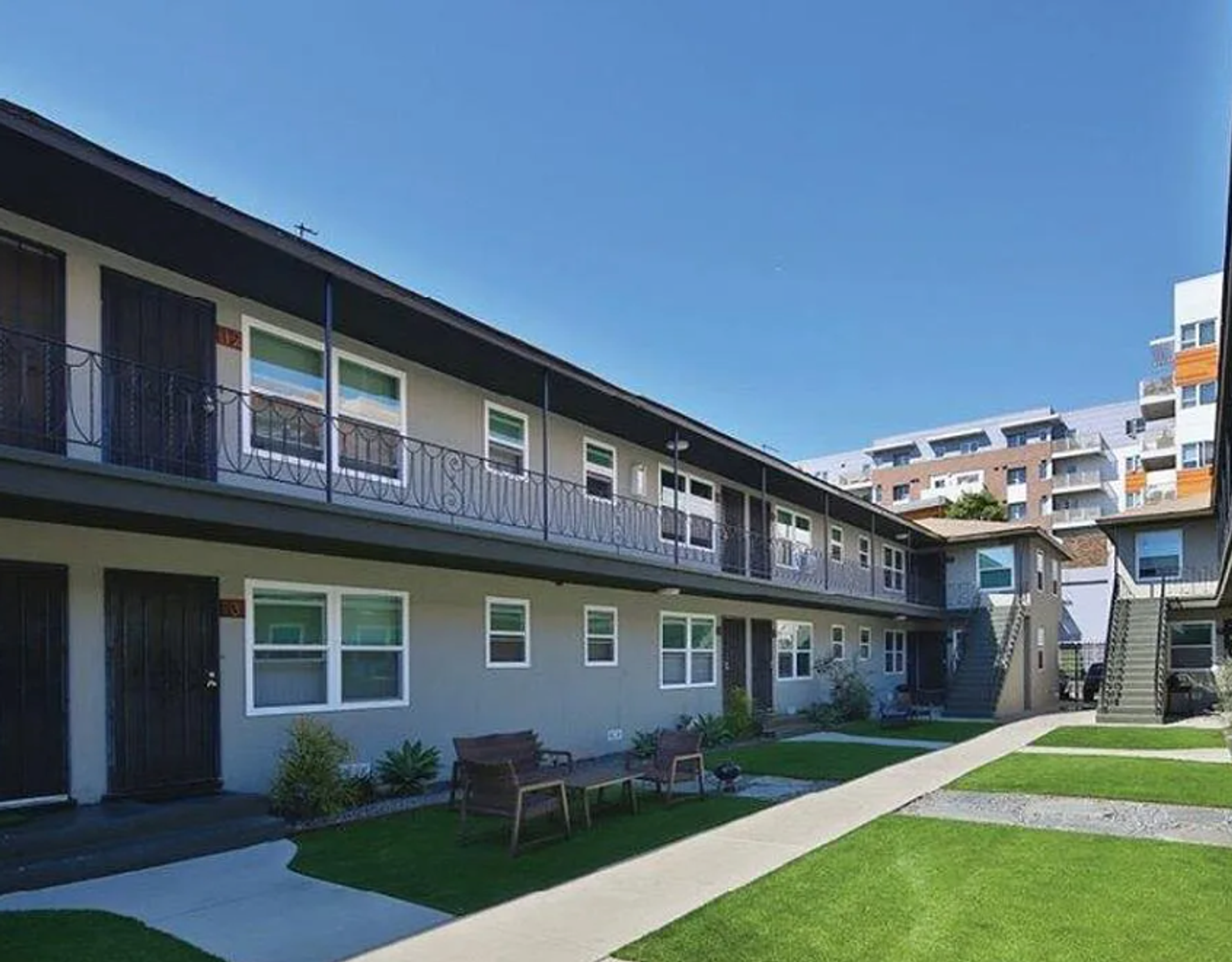 201-209 E 12th St Apts 6 of 12