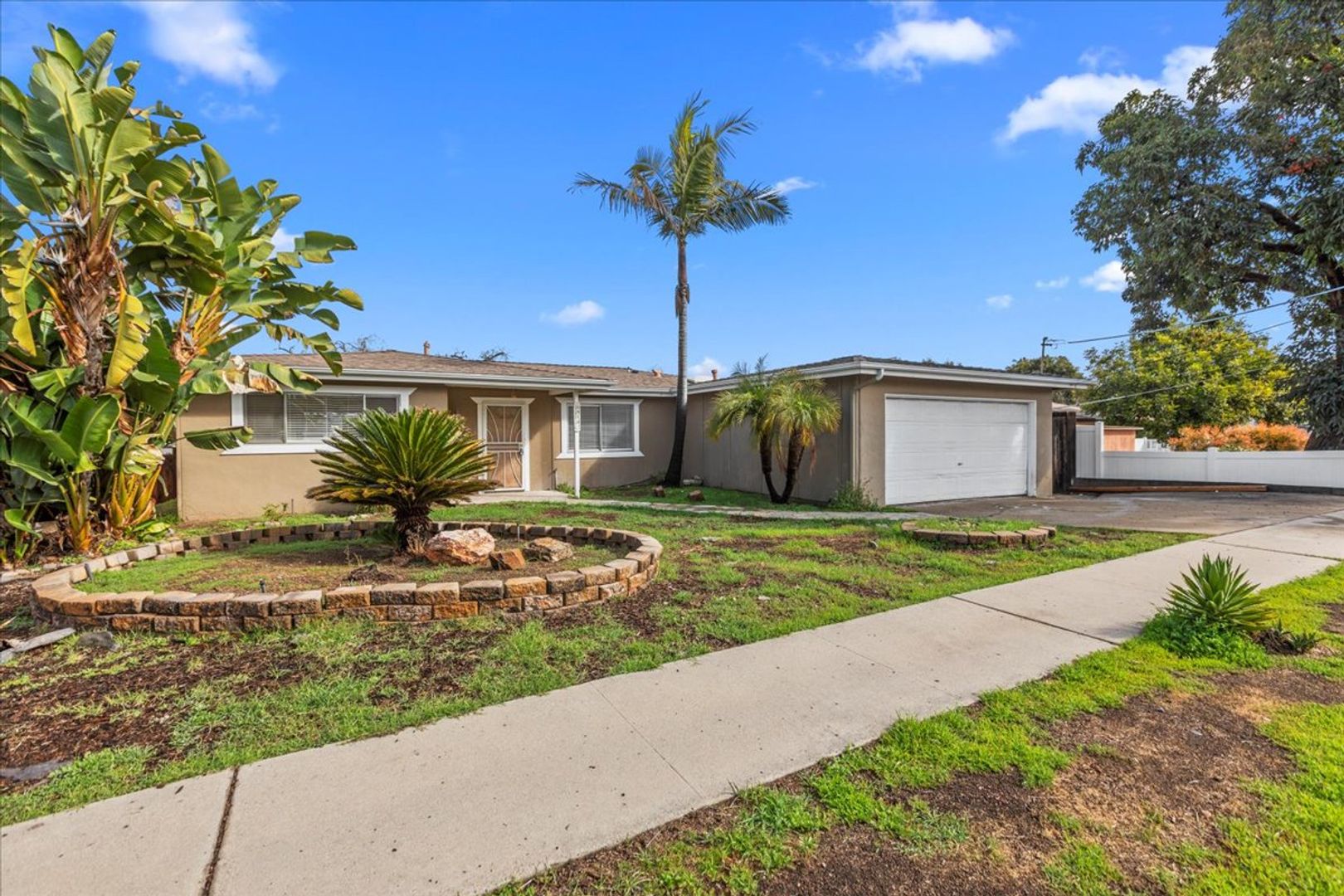 San Diego House: 6910 Eberhart Street