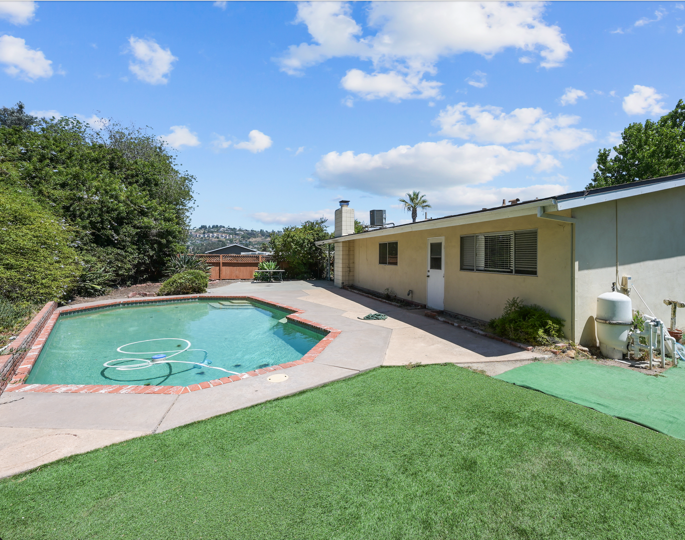 San Diego House: 5318-5320 Brockbank Place