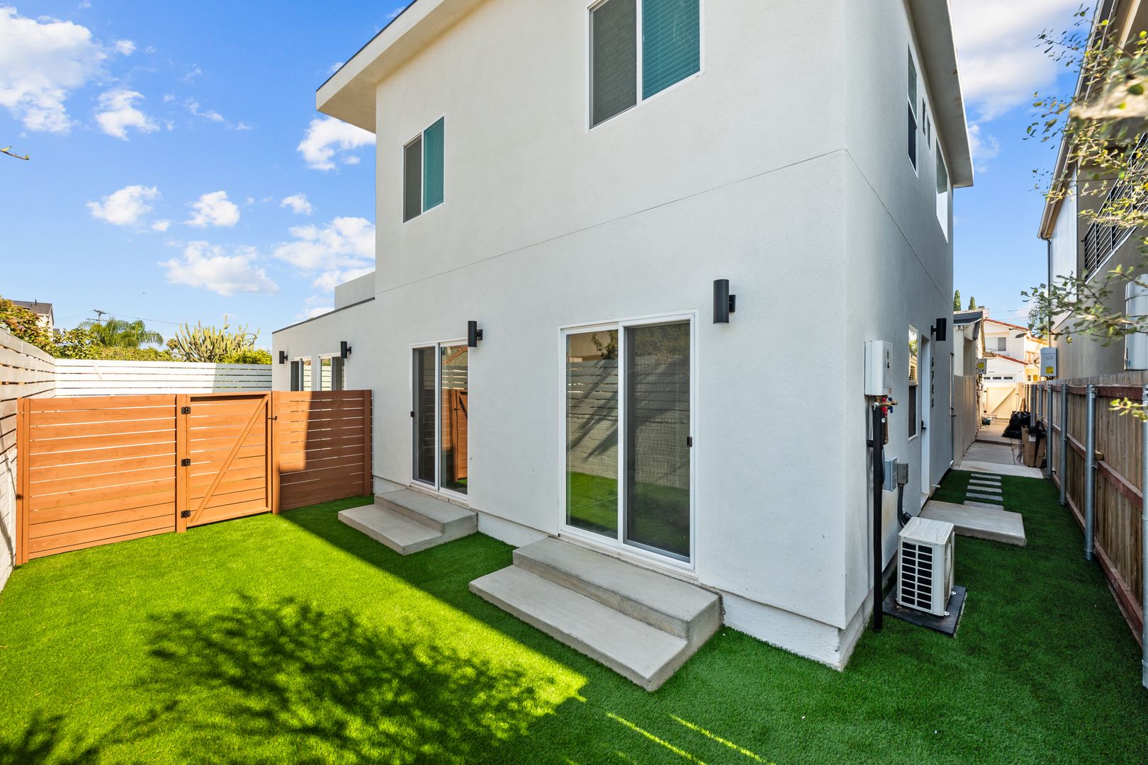 San Diego House: 6248 Rose Street