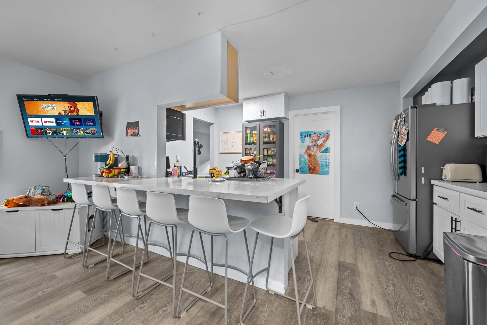 San Diego House: 6233 Mary Lane Drive