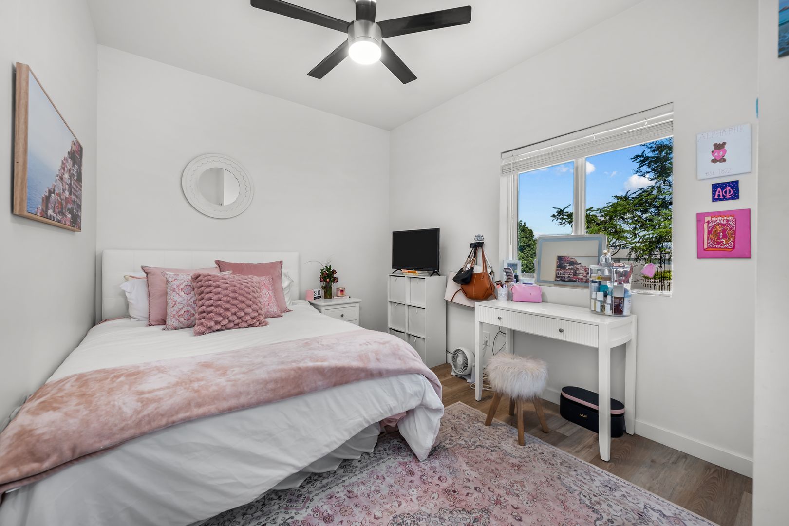 San Diego House: 6235 Hobart Street