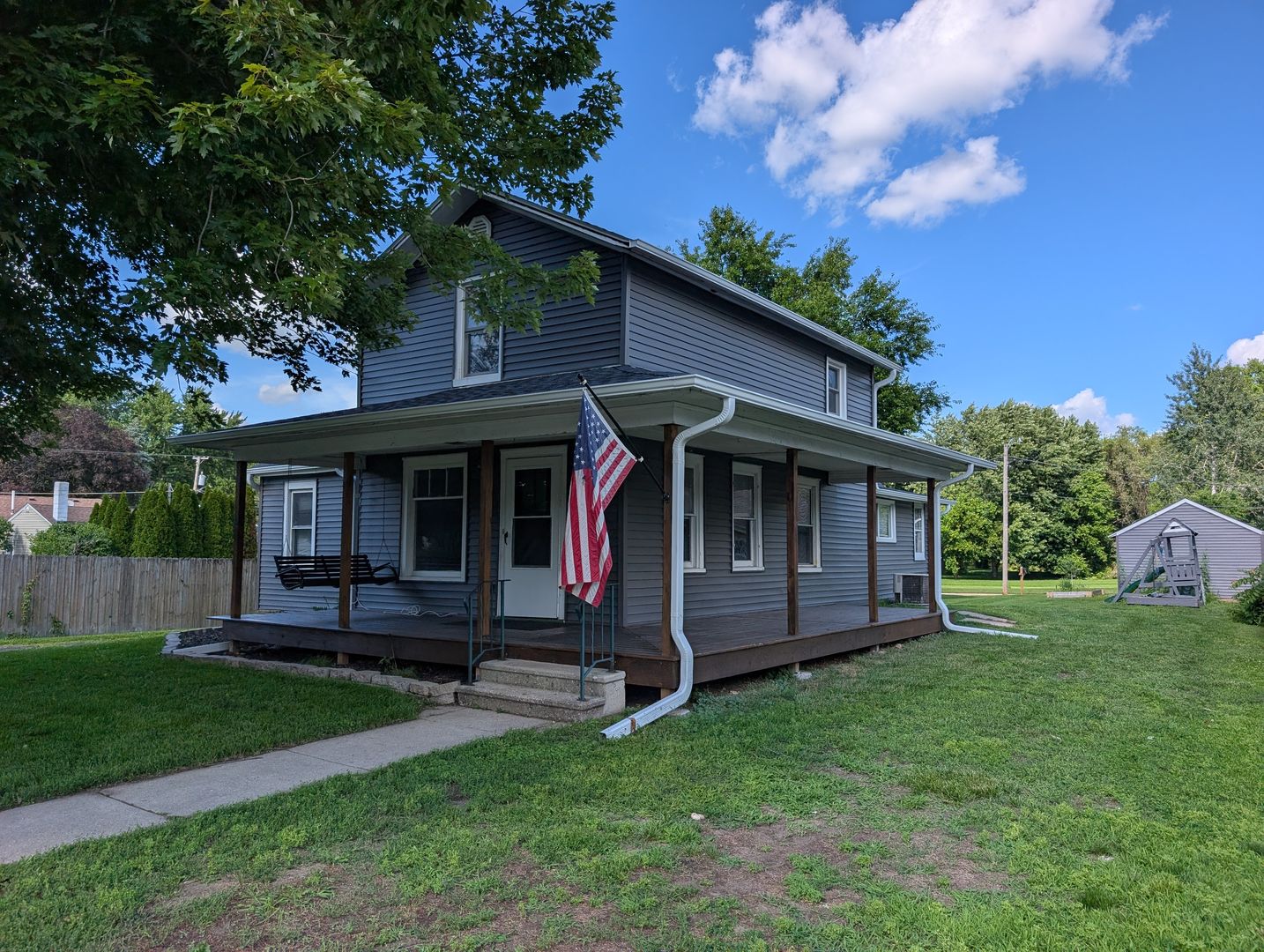 Cherry Valley House: 113 N. Van Buren St