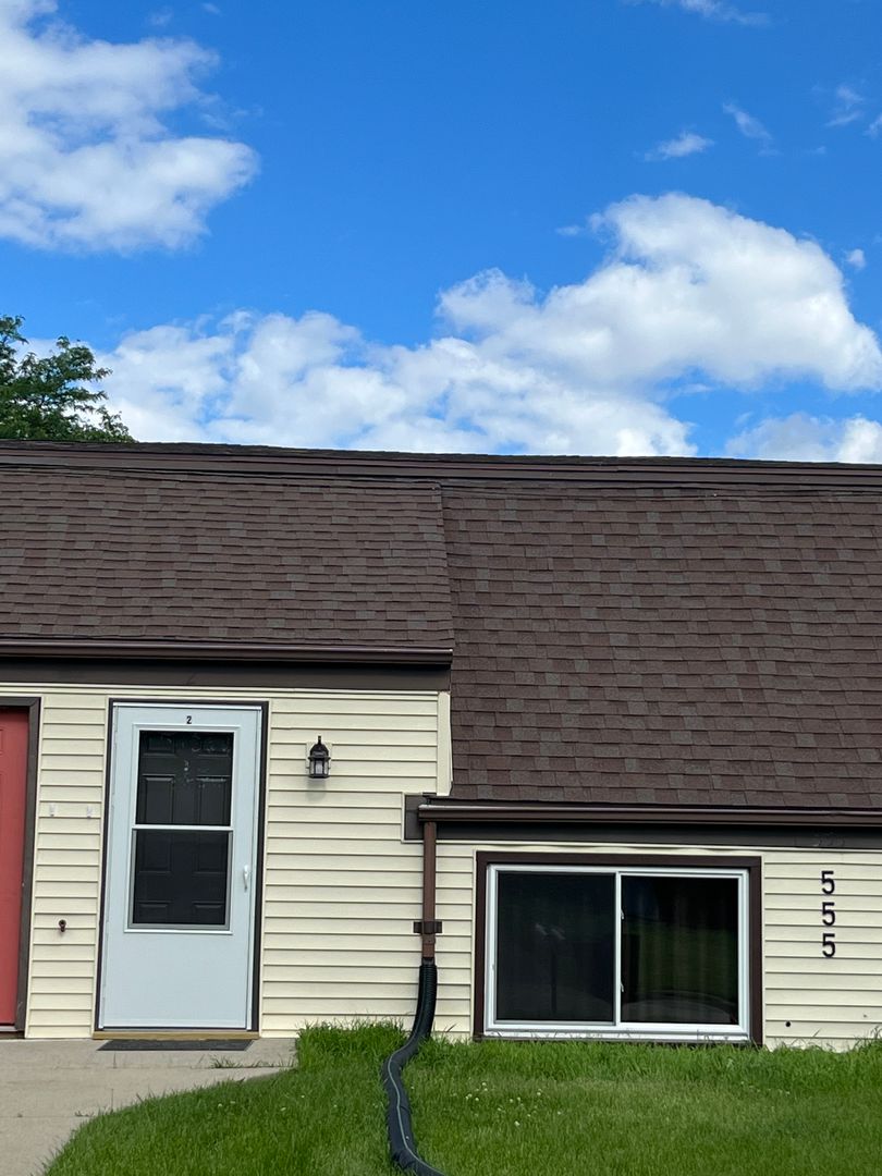 Rockford Apartment: 555 Sandra Ln