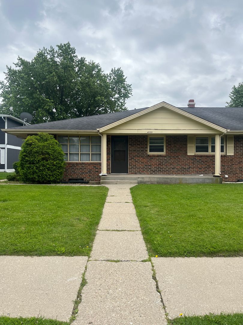 Rockford Apartment: 4335 Lori Dr.