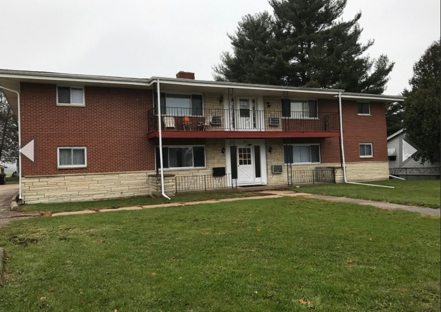 Byron Apartment: 905 W. Blackhawk Dr